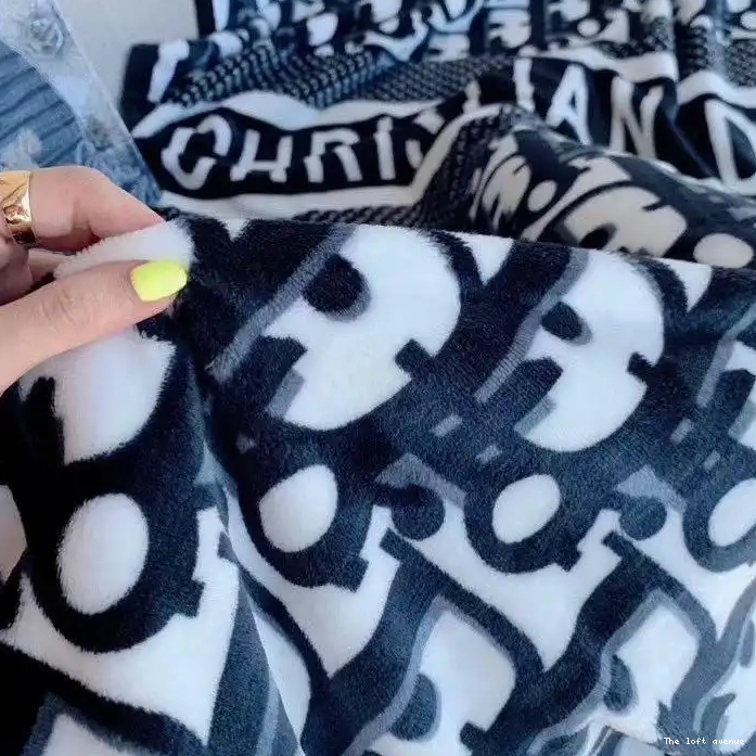 FLEECE THROW OBLIQUE BLANKET 0610